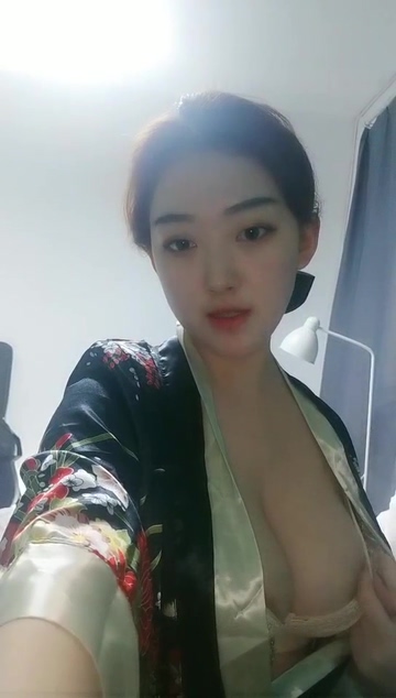 高颜值巨乳短发妹子露b诱惑白皙诱人大奶近距离特写bb非常粉嫩很是诱惑喜欢不要错过